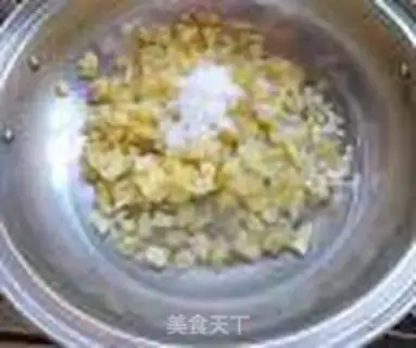 Make Pineapple popsicle step 1