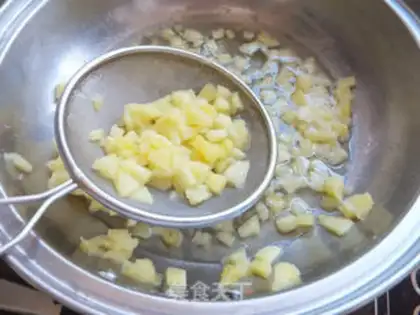 Make Pineapple popsicle step 2