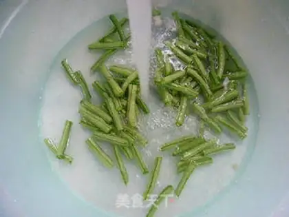 Make Shrimp with beans step 1