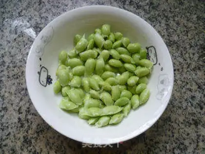 Make Shrimp-skin bean soup step 1