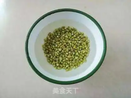 Make Silver-eared green bean soup step 1