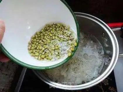 Make Silver-eared green bean soup step 3