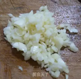 Make Garlic muzzles step 1