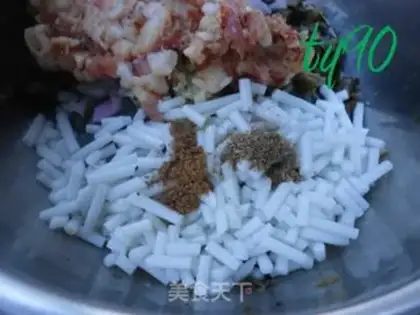 Make Snow pickles and pork buns step 1