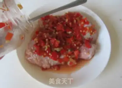 Make Pepper chopping chicken legs step 3
