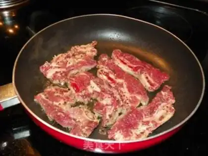 Make Black pepper steak step 1