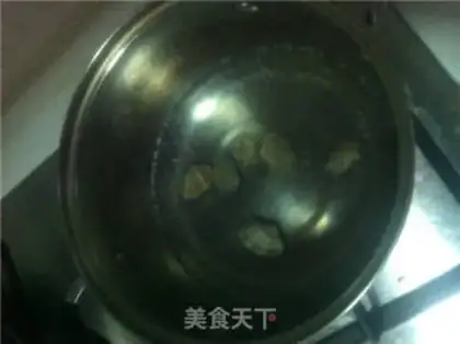 Make Cracking eggs step 3