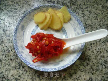 Make Scratching peppers, little rubber fish step 1