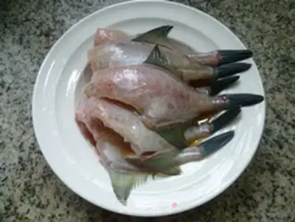 Make Scratching peppers, little rubber fish step 3