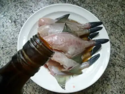 Make Scratching peppers, little rubber fish step 4