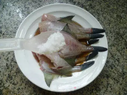 Make Scratching peppers, little rubber fish step 5