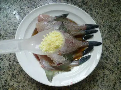 Make Scratching peppers, little rubber fish step 6