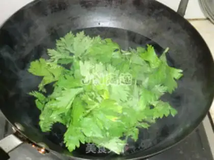 Make Celery omelet soup step 1