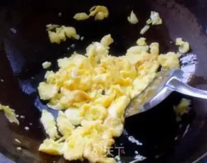 Make Five eggs of fried rice step 3