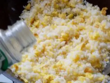Make Five eggs of fried rice step 5