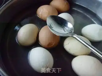 Make Five spicy tea eggs step 1