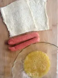 Make The sausage roll step 1
