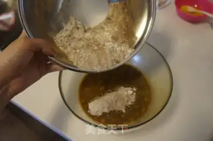 Make A candy banana chocolate cake step 2