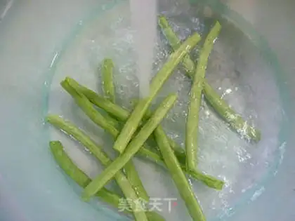 Make Plum bean pork fried rice step 1