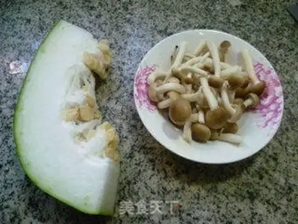 Make Crab fungus soup step 0