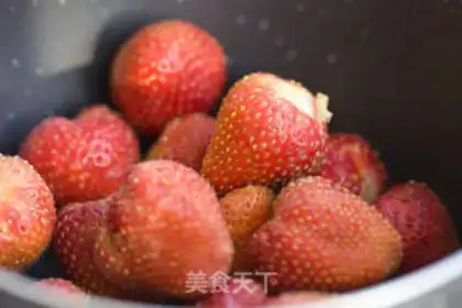 Make Homemade strawberry jam step 1