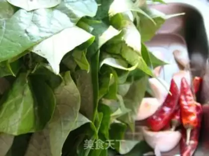 Make Spicy red potato leaves step 0