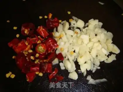 Make Spicy red potato leaves step 1