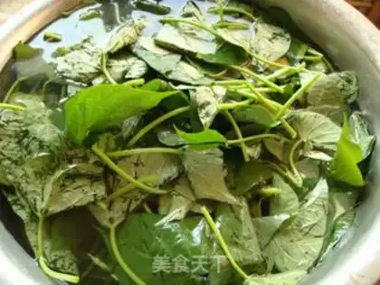 Make Spicy red potato leaves step 2
