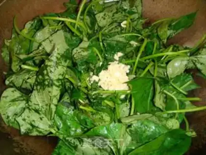 Make Spicy red potato leaves step 5