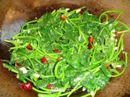 Make Spicy red potato leaves step 6