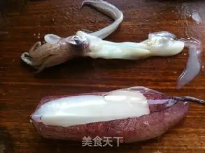 Make Pizza by the seafood flower step 1