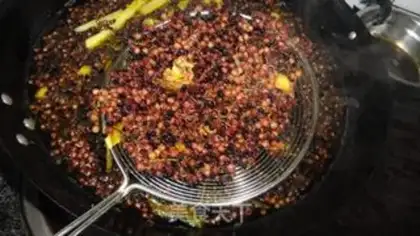 Make Homemade pepper oil step 3