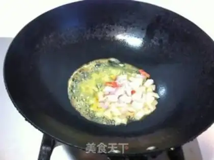 Make Pizza by the seafood flower step 7
