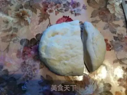 Make Pizza by the seafood flower step 9
