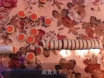 Make Pizza by the seafood flower step 11