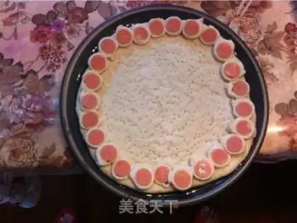 Make Pizza by the seafood flower step 12