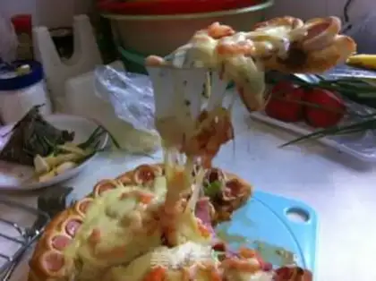 Make Pizza by the seafood flower step 19