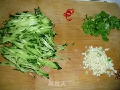 Make The cucumber chicken step 4