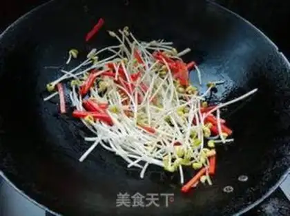 Make Bean sprouts, spinach step 3