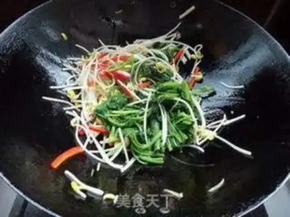 Make Bean sprouts, spinach step 4