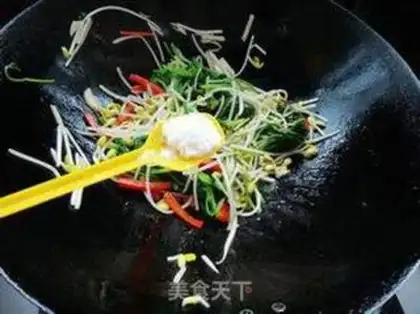 Make Bean sprouts, spinach step 5