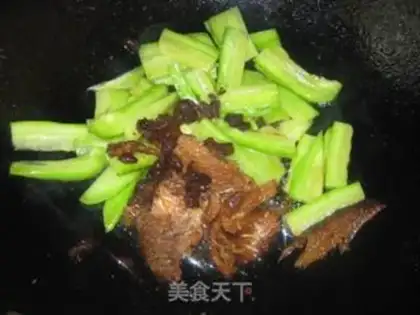Make The beanfish fried the bitter melon step 4