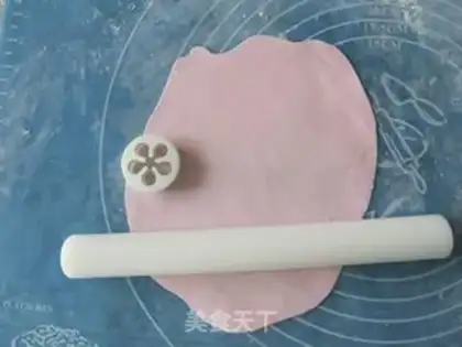 Make Rolling sugar cake step 17
