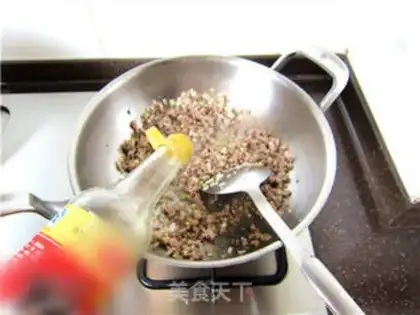 Make Tomato meat and noodles step 3