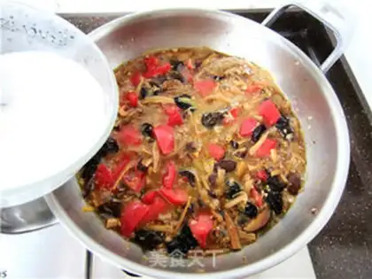 Make Tomato meat and noodles step 8