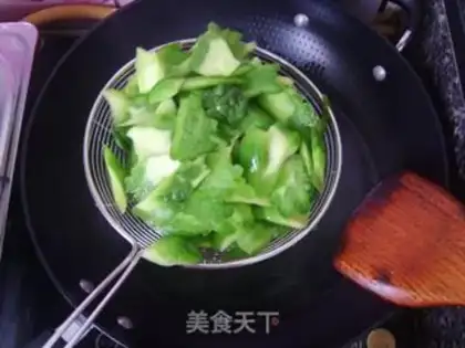 Make The beanfish fried the bitter melon step 3