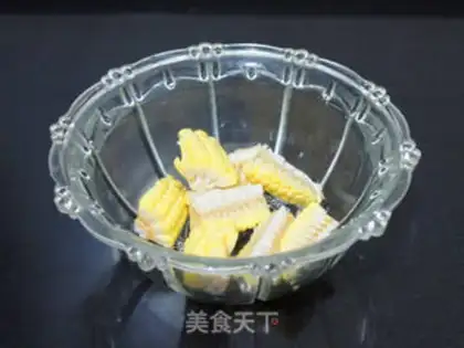 Make A fresh, light mountain corn bouquet soup step 2