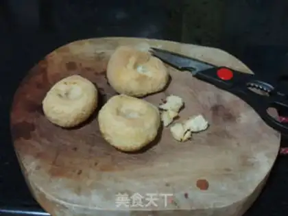 Make Monkey-head mushroom-leung bone soup step 2