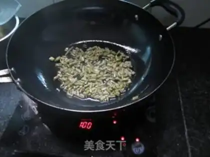 Make Sourbeans with pig ears step 1