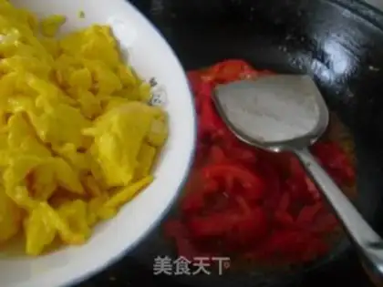 Make Tomato fried eggs step 6